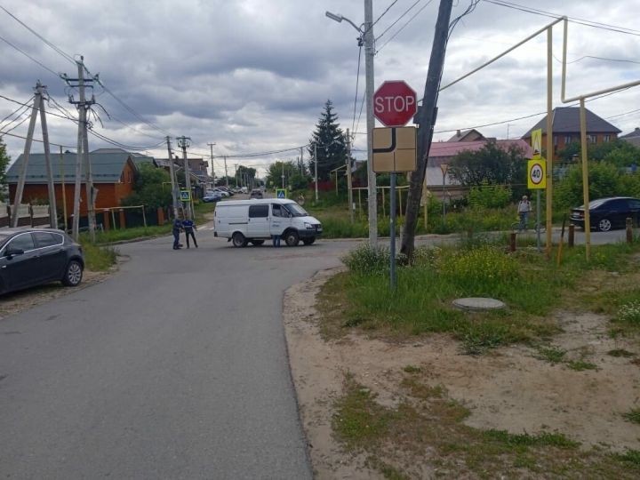 Подростка на велосипеде сбила машина в Казани, он находится в больнице