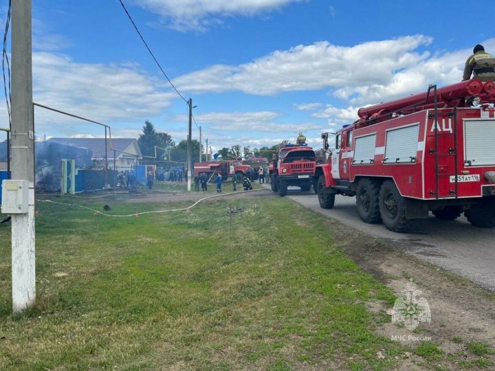 Семь человек погибли при пожаре в Татарстане, четверо из них - дети
