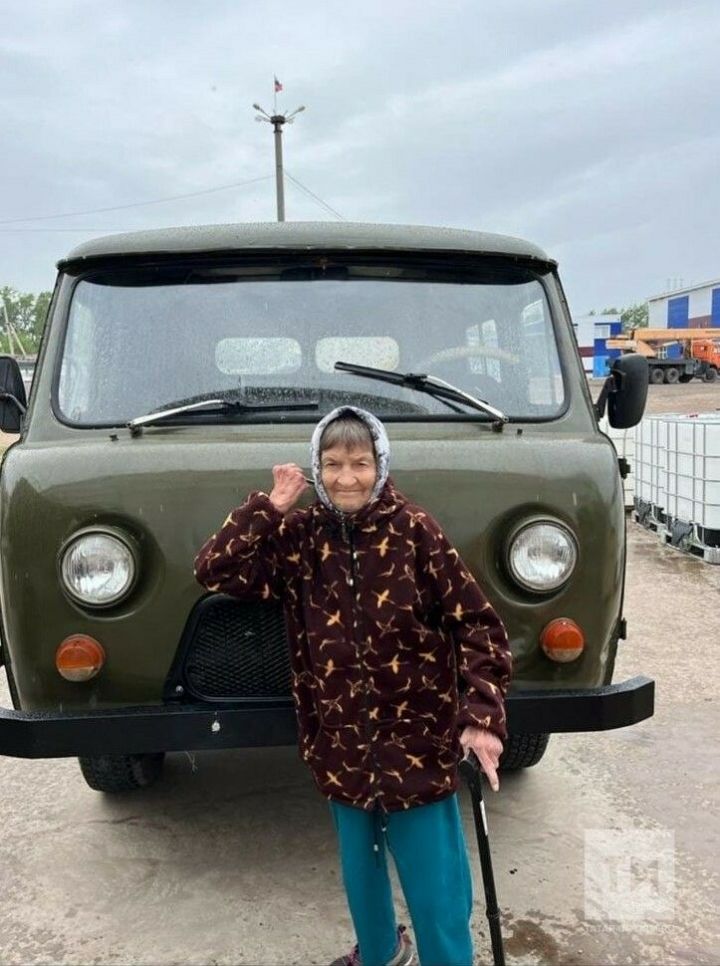 Пенсионерка из Бугульмы отправила автомобиль УАЗ солдатам в зону СВО