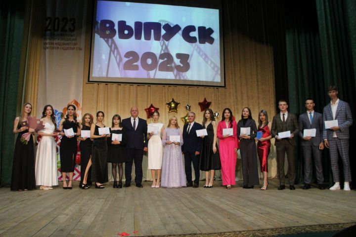 В Болгаре прошёл районный выпускной бал