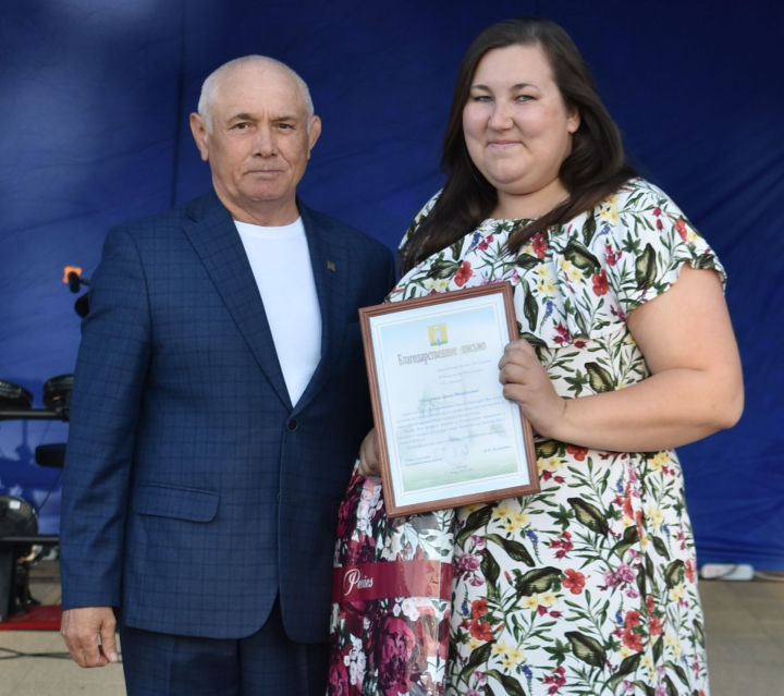 Сотрудников газеты «Новая жизнь» наградили благодарственными письмами