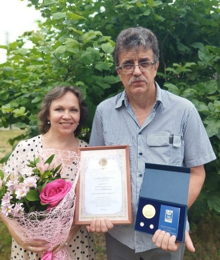 Семья Каштановых награждена медалью «За любовь и верность»