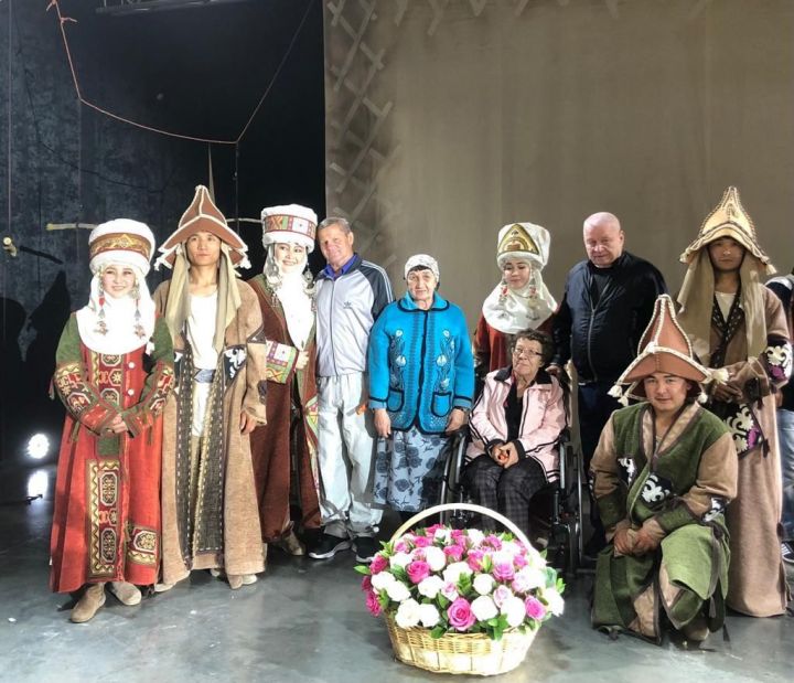 Жильцы Спасского дома-интерната побывали на международном фестивале «Возрождение. Эпос в современном прочтении»