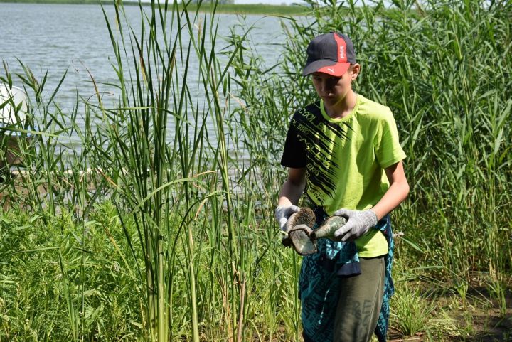 Школьники Спасского района приняли участие в экологической акции «Чистый берег»