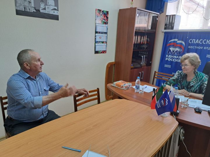 Татьяна Ларионова и Фаргат Мухаметов провели личный приём граждан в Спасском районе