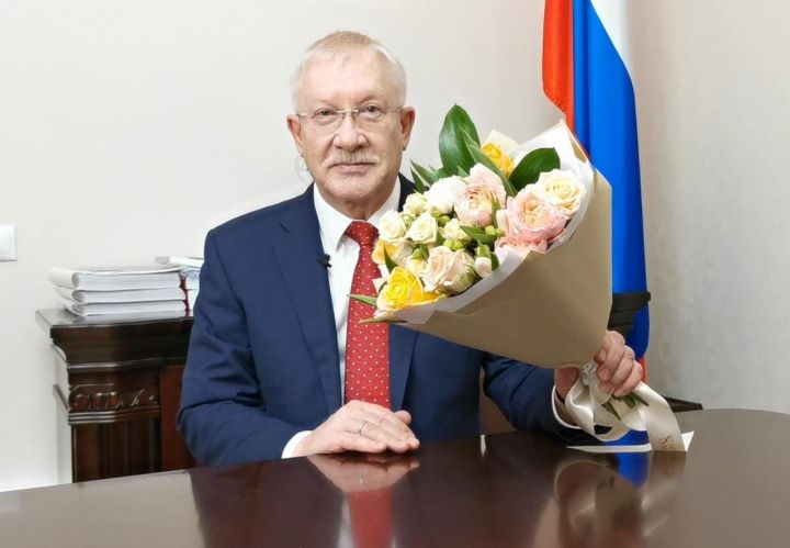 Депутат Государственной думы РФ поздравил спассцев с Днём семьи, любви и верности