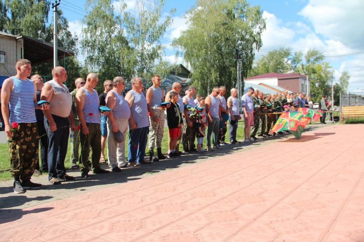 В Болгаре прошёл митинг, посвящённый Дню ВДВ