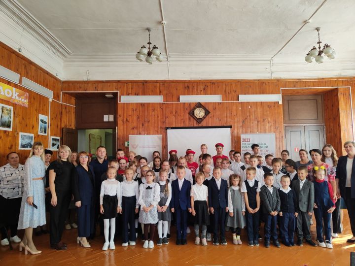Ученики Иске-Рязапской и Антоновской школ присоединились к  «Движению первых»