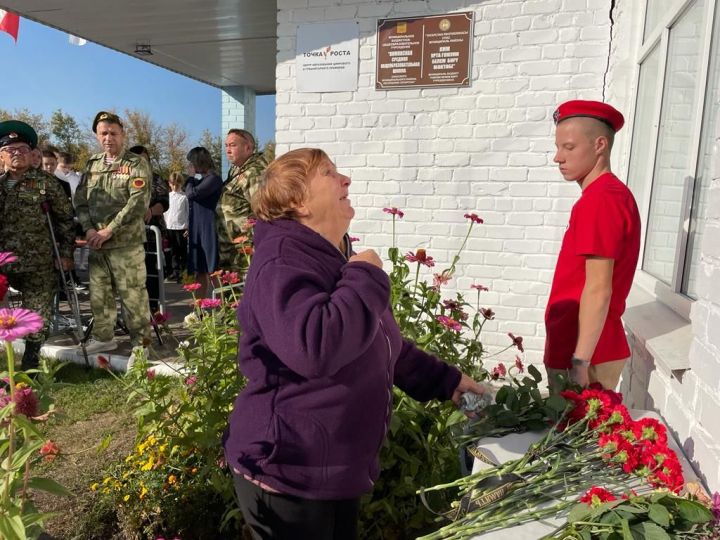 В Кимовской школе открыли мемориальную доску в память о бойце СВО
