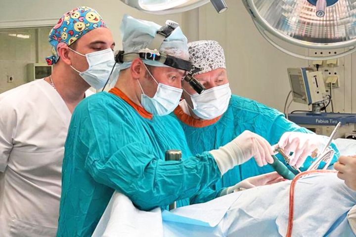 Нейрохирурги Татарстана осваивают новый метод удаления опухоли головного мозга