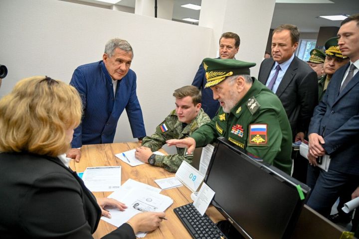 Рустам Минниханов принял активное участие в обсуждении мероприятий по доукомплектованию Вооруженных сил в Приволжском федеральном округе