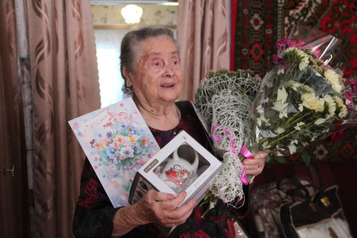 90 лет отметила жительница села Красная Слобода