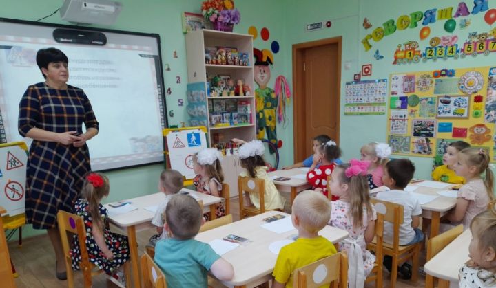 В детском саду « Колосок» прошло познавательное мероприятие «Азбука дорожного движения»