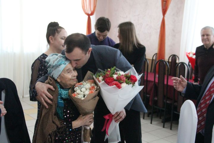 Мамдуда Бикбулатова отметила 95-летний юбилей