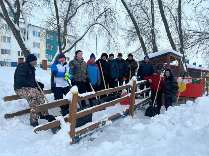 В Болгаре проводится «субботник» по очищению города от снега