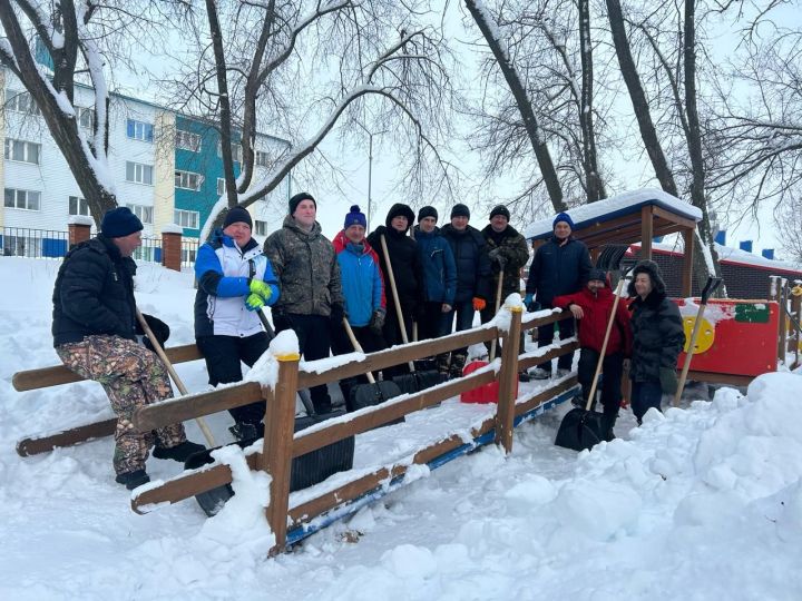 В Болгаре проводится «субботник» по очищению города от снега