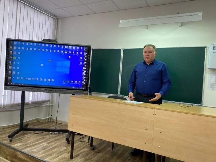 В Болгарской первой школе состоялся семинар-практикум учителей физики