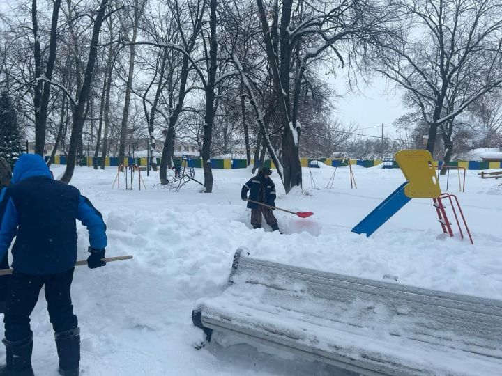 В Болгаре проводится «субботник» по очищению города от снега