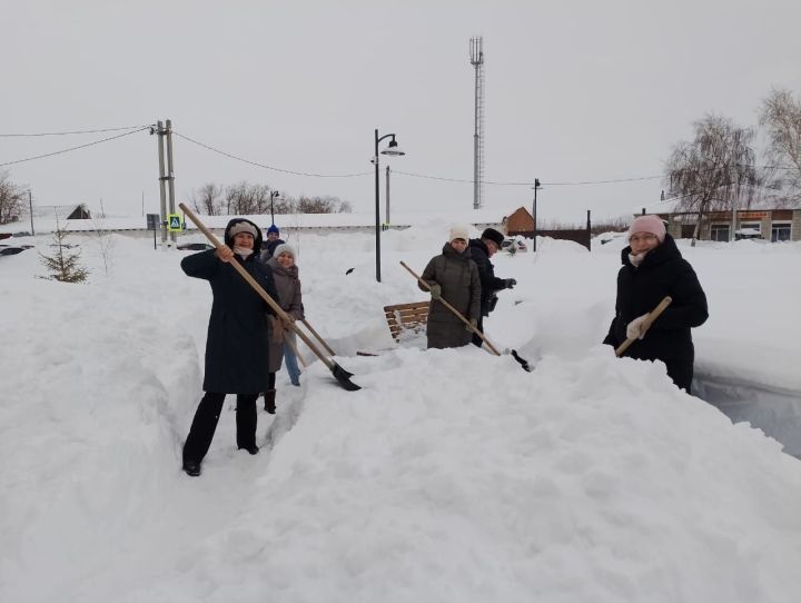 В Болгаре проводится «субботник» по очищению города от снега