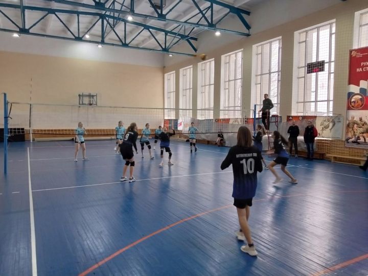 В Болгаре состоялись районные соревнования по волейболу среди девушек