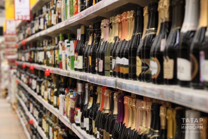 В Болгаре молодой мужчина совершил кражу бутылки коньяка в супермаркете