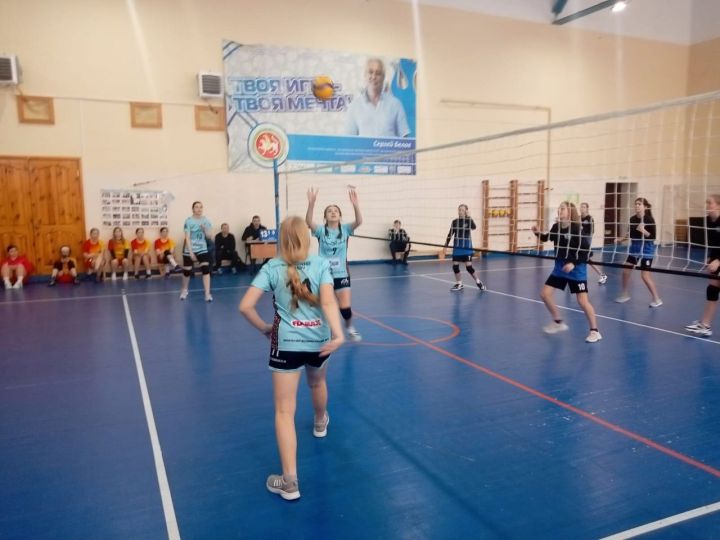 В Болгаре состоялись районные соревнования по волейболу среди девушек