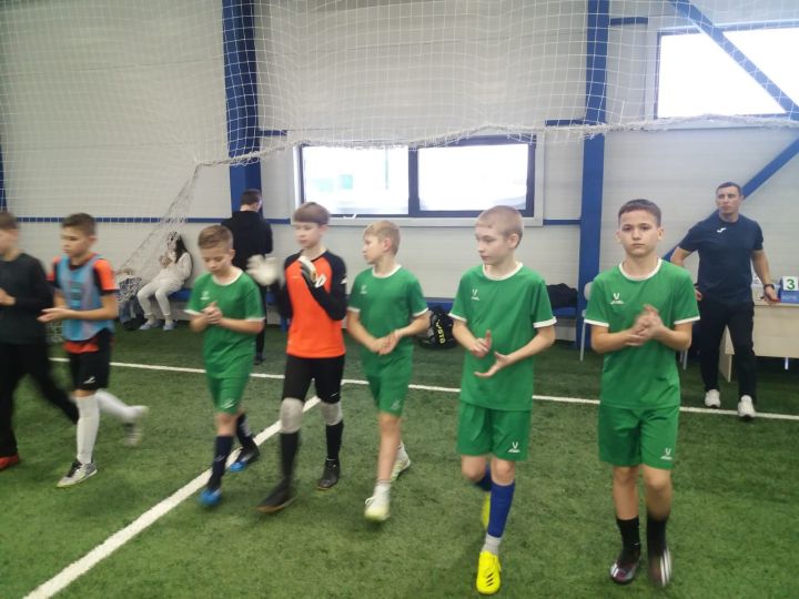 Спасская команда «Волна» победила в турнире по мини-футболу