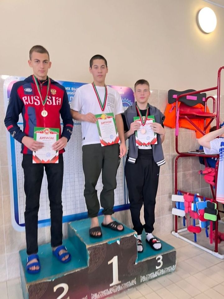 В Болгаре прошло первенство по плаванию среди девушек и юношей