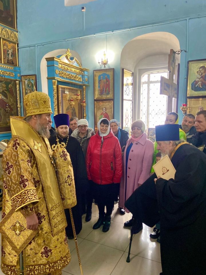 Епископ Пахомий совершил Литургию в храме села Три Озера