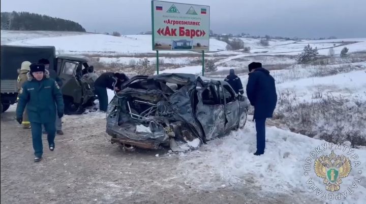 В Татарстане из-за выезда на встречку погибли четыре человека