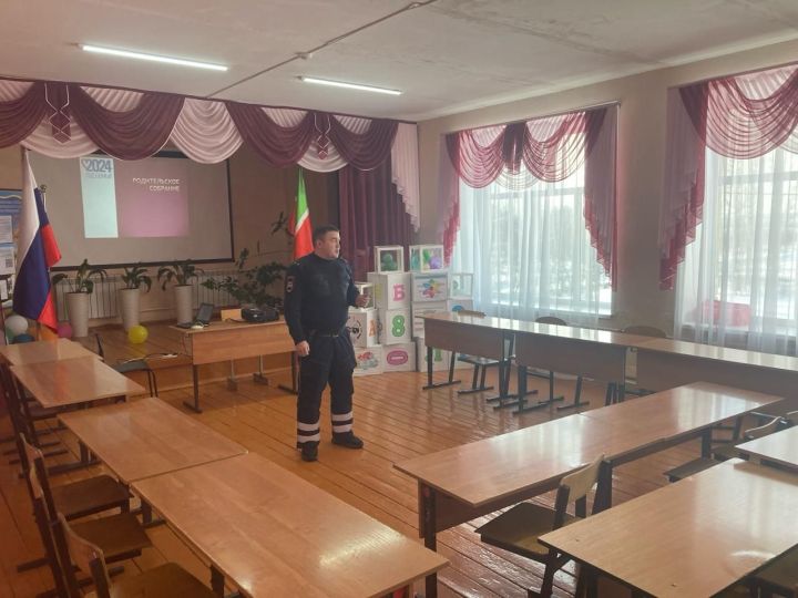 В Бураковской школе состоялась встреча родителей школьников с автоинспектором