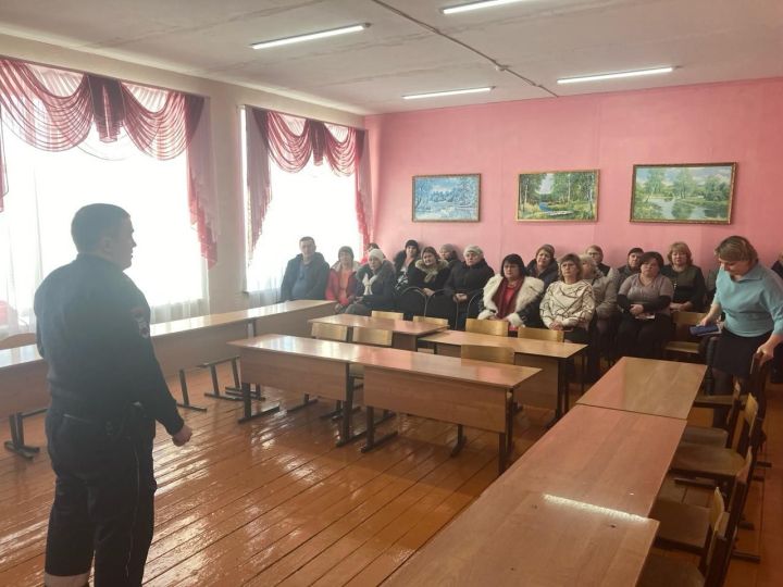 В Бураковской школе состоялась встреча родителей школьников с автоинспектором