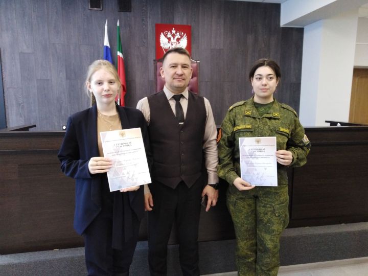 В Спасском суде наградили участников конкурса ко Дню юриста