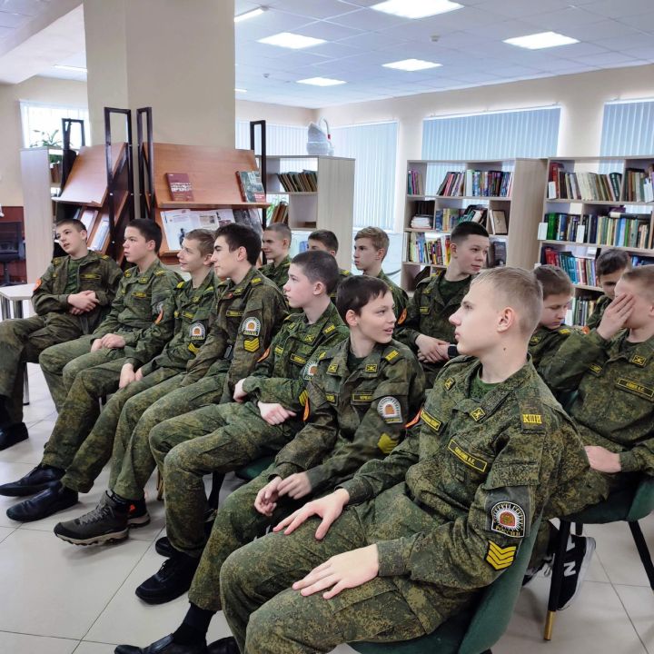 В Болгарской центральной библиотеке состоялось научное занятие для кадетов