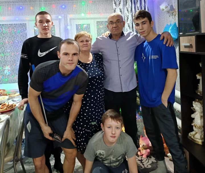 Спас районыннан Володиннар гаиләсе дүрт баланы тәрбиягә алган