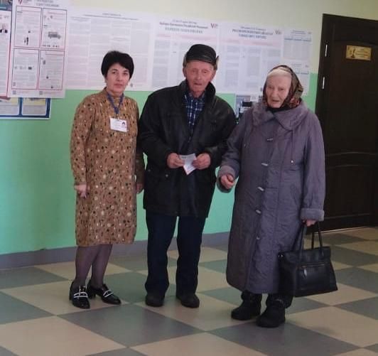 95-летний сын репрессированных Иван Устин проголосовал на своём участке