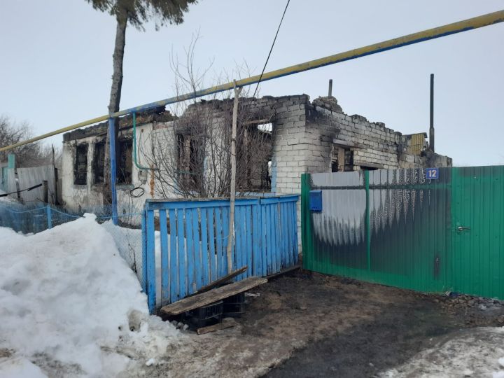 В Спасском районе полностью сгорел жилой дом