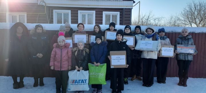 Учащиеся и сотрудники Бураковской школы собрали гуманитарную помощь для участников СВО