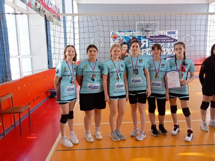 Спасские спортсмены приняли участие в турнире по волейболу