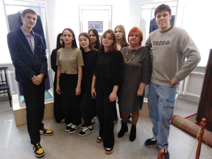 Учащиеся 11-го класса Болгарской первой школы посетили Спасский суд