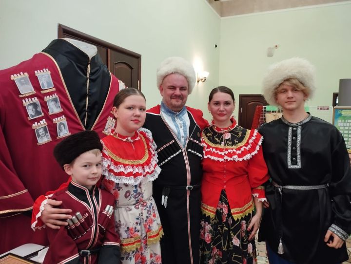 Семья из Болгар приняла участие в конкурсе «Эхо веков в истории семьи» в Аксубаево