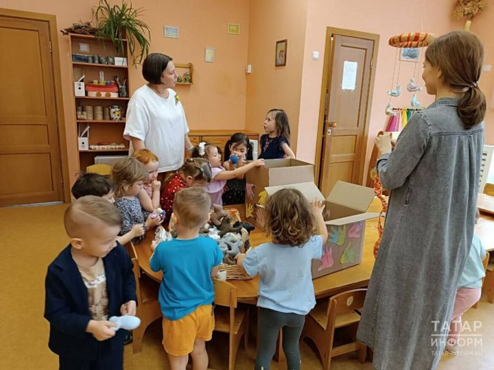 Детский сад в Казани собрал игрушки для детей Донбасса