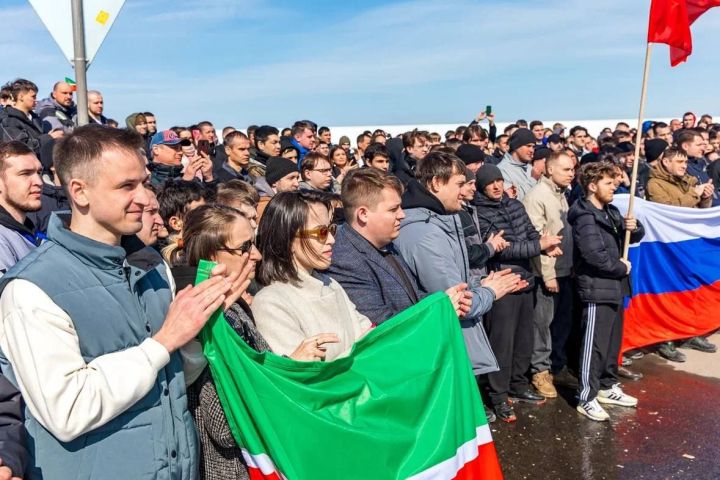 Рустам Минниханов осмотрел повреждённые здания и встретился со студентами в Елабуге