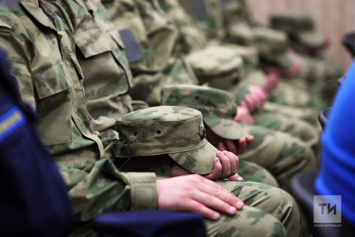 Получившим государственные награды положена единовременная денежная выплата в размере 5 окладов
