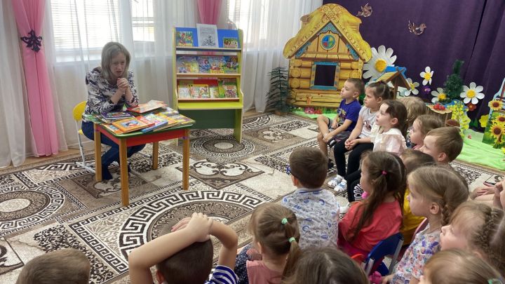В детском саду «Антошка» проведена беседа с детьми на тему «Книги — наши лучшие друзья»