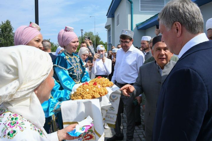 Рустам Минниханов посетил открытие мечети в Ульяновске