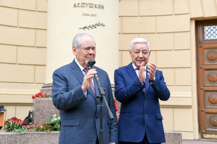 Минтимер Шаймиев: «Наше и будущее поколения с таким интересом и серьёзностью пришли увековечить память поэта»