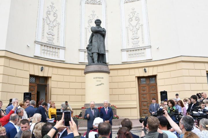 Минтимер Шаймиев: «Наше и будущее поколения с таким интересом и серьёзностью пришли увековечить память поэта»