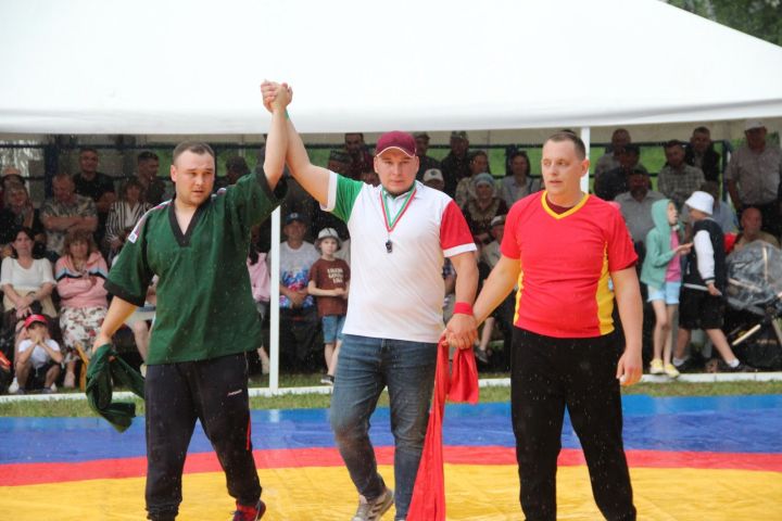 Ришат Сагиров завоевал титул абсолютного батыра Сабантуя в Болгаре