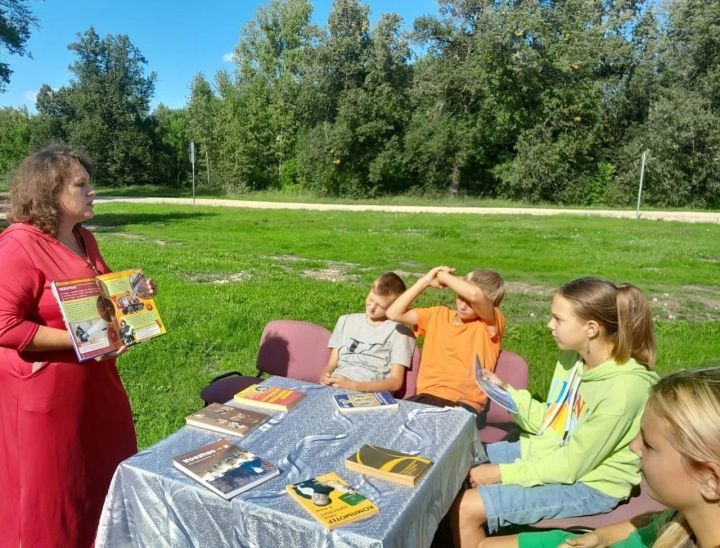 Юные читатели Трёхозёрской библиотеки узнали, какие профессии самые опасные